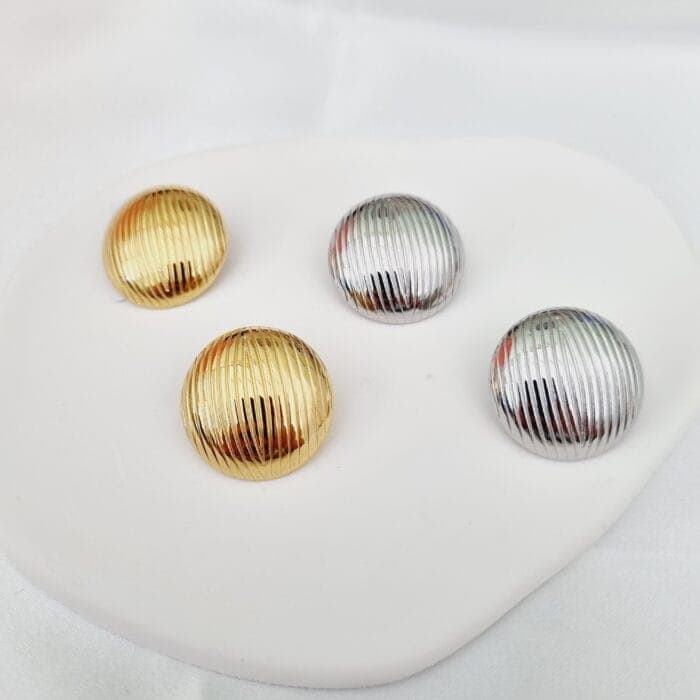 20240408_133350 Ατσάλινα σκουλαρίκια στρόγγυλα ριγέ - Image 1