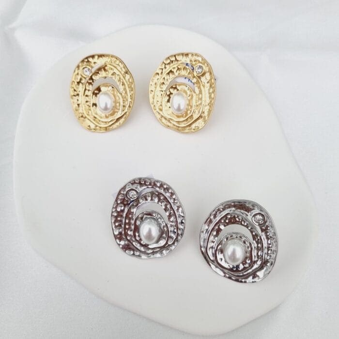 20240706_133806 Ατσάλινα σκουλαρίκια με πέρλες και διάφανα στρας - Image 1