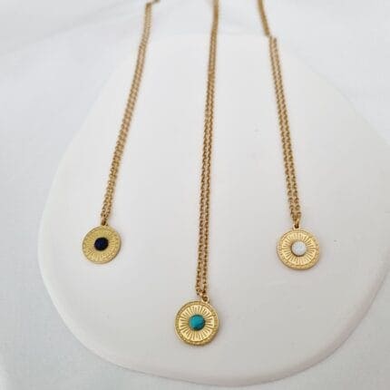 Ατσάλινο κολιέ με στρόγγυλο μικρό στοιχείο με ημιπολύτιμο λίθο