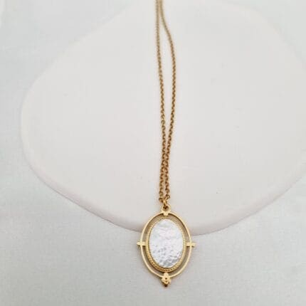 Ατσάλινο κολιέ με οβάλ στοιχείο