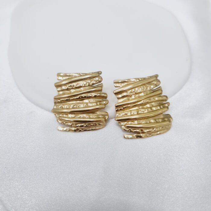 Ατσάλινα σκουλαρίκια ανάγλυφα - Image 2