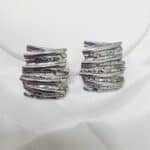 Ατσάλινα σκουλαρίκια ανάγλυφα - Image 3