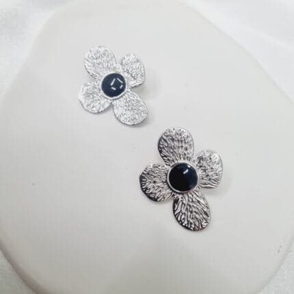 Ατσάλινα σκουλαρίκια λουλούδια με μαύρο σμάλτο