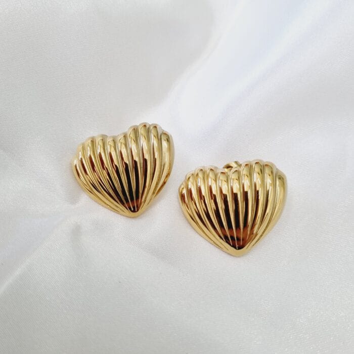 20241212_121335 Ατσάλινα σκουλαρίκια καρδιές με ρίγες - Image 1