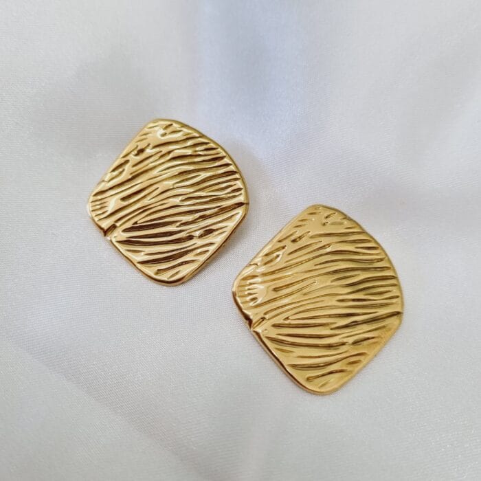 20241212_123737 Ατσάλινα σκουλαρίκια ρόμβοι ανάγλυφοι - Image 1