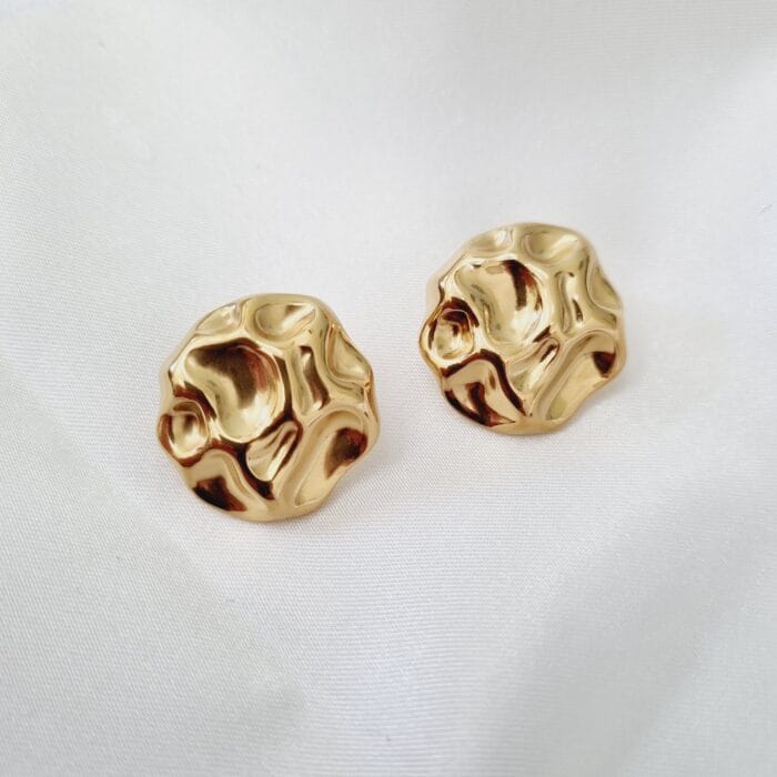 20241212_133527 Ατσάλινα στρόγγυλα σκουλαρίκια ανάγλυφα - Image 1