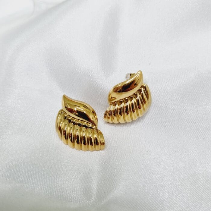 20241212_175104 Ατσάλινα σκουλαρίκια ανάγλυφα - Image 1