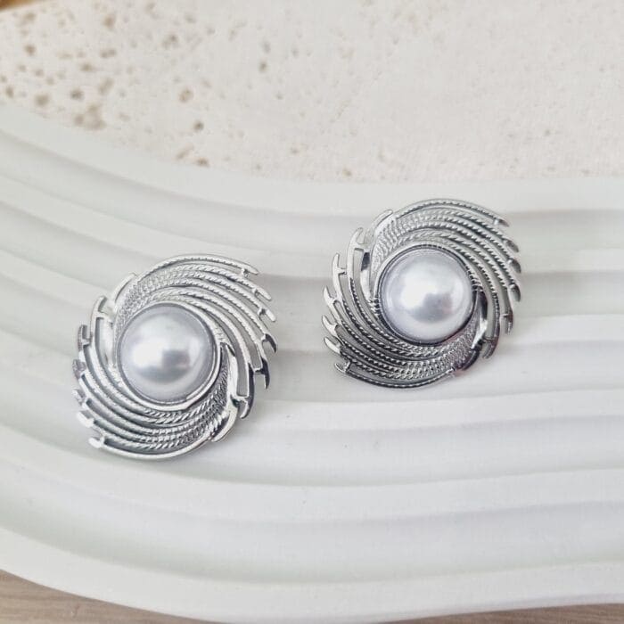 20250312_124626 Ατσάλινα σκουλαρίκια με πέρλες - Image 1