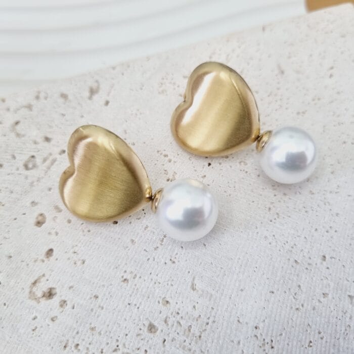 20250313_104348 Ατσάλινα σκουλαρίκια καρδιές με πέρλες - Image 1