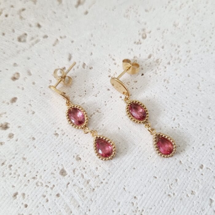 Ατσάλινα σκουλαρίκια κρεμαστά με φουξ κρύσταλλα - Image 1