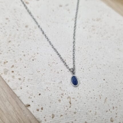 Ατσάλινο κολιέ με οβάλ μικρό στοιχείο με μπλε πέτρα