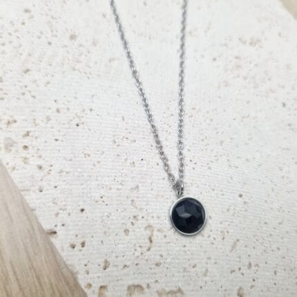 Ατσάλινο κολιέ με μαύρο στρας