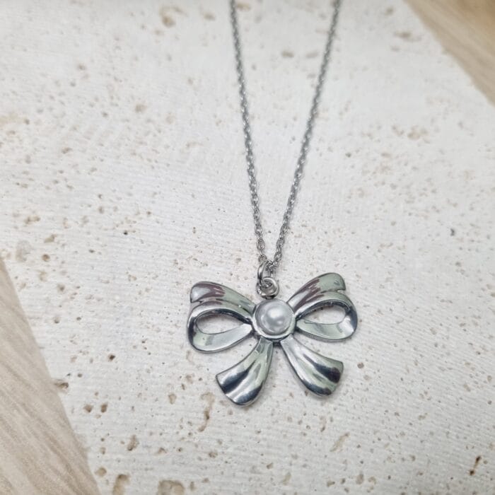 20250401_192724 Ατσάλινο κολιέ με φιόγκο με πέρλα - Image 1