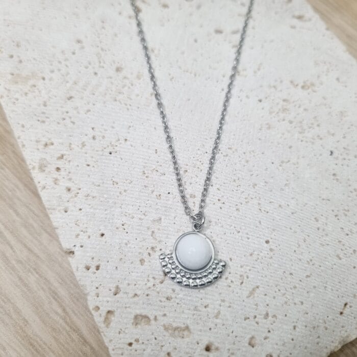 20250401_193140 Ατσάλινο κολιέ με έθνικ στοιχείο με άσπρη πέτρα - Image 1