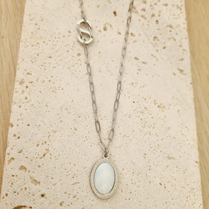 20250418_143340 Ατσάλινο κολιέ με οβάλ στοιχείο με άσπρη πέτρα - Image 1