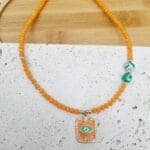 Κολιέ με κρυσταλλάκια και ατσάλινο στοιχείο με μάτι