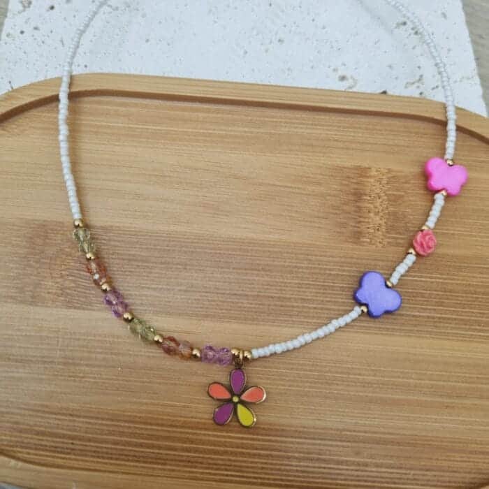 Κολιέ από χάντρες με λουλούδι και πεταλούδες - Image 2