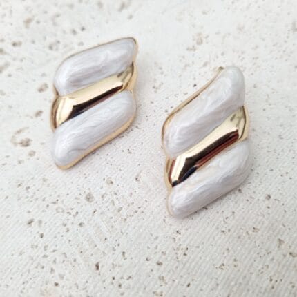 Ατσάλινα σκουλαρίκια με άσπρο σμάλτο