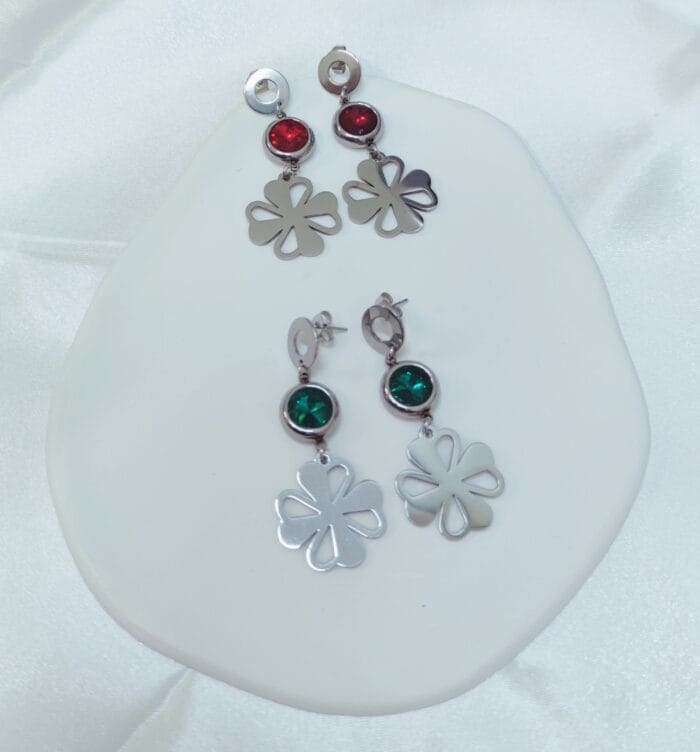 Ατσάλινα σκουλαρίκια τριφύλλια με στρας - Image 2