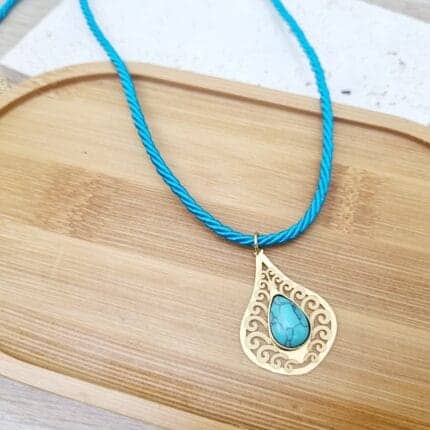 Ατσάλινο κολιέ με έθνικ στοιχείο με ημιπολύτιμο λίθο σε στριφτό κορδόνι