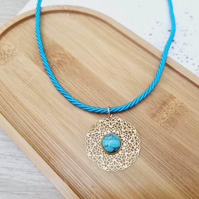 20250523_131327 Ατσάλινο κολιέ με στρόγγυλο στοιχείο με ημιπολύτιμο λίθο σε στριφτό κορδόνι - Image 1