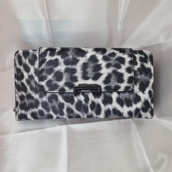 20250905_183321 Γυναικείο πορτοφόλι animal print - Image 1