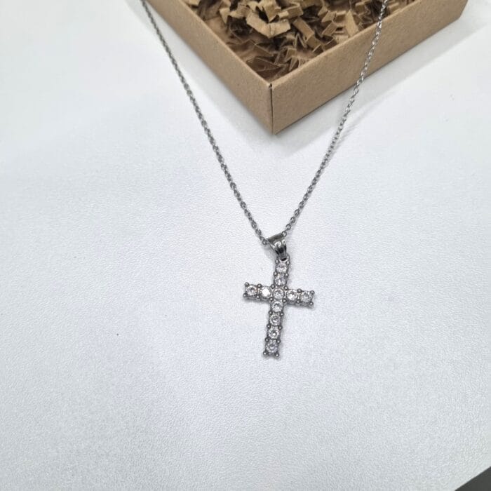 Ατσάλινο κολιέ με σταυρό με διάφανα στρας - Image 2