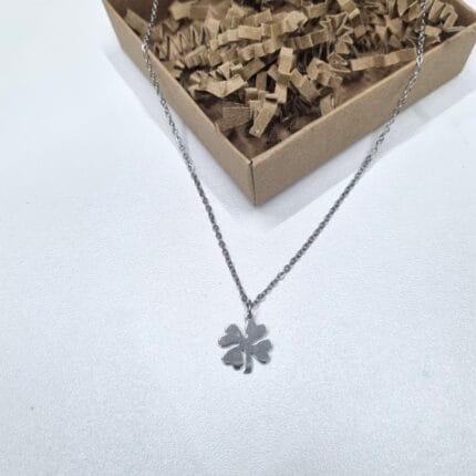 Ατσάλινο κολιέ με τριφύλλι