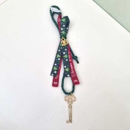 Κρεμαστό Γούρι 2026 - Κλειδί με πράσινο κορδόνι