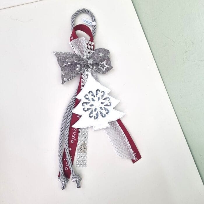 6 Κρεμαστό Γούρι 2026 - Χριστουγεννιάτικο δέντρο με ασημί κορδόνι - Image 1