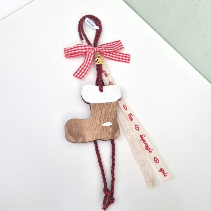 72 Κρεμαστό Γούρι 2026 - Μπότα με κόκκινο κορδόνι - Image 1