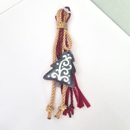 Κρεμαστό Γούρι 2026 - Χριστουγεννιάτικο Δέντρο με χρυσό και κόκκινο κορδόνι