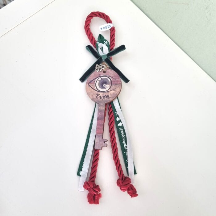 93 Κρεμαστό Γούρι 2026 - Κλειδί με μάτι με κόκκινο κορδόνι - Image 1