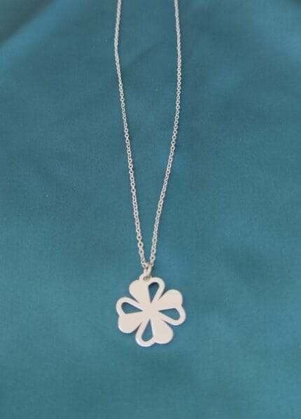 Ατσάλινο κολιέ με τριφύλλι