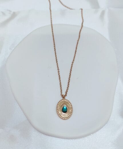 Ατσάλινο κολιέ με οβάλ στοιχείο με πράσινο στρας