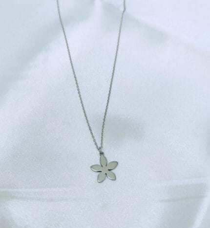 Ατσάλινο κολιέ λουλούδι