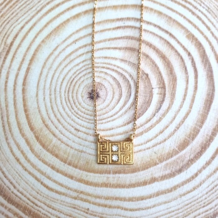 Κολιέ με ανάγλυφο στοιχείο - Image 1