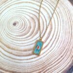 Κολιέ με ορθογώνιο στοιχείο με δίχρωμο σμάλτο - Image 4