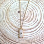 Κολιέ με ορθογώνιο στοιχείο με δίχρωμο σμάλτο - Image 3