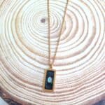 Κολιέ με ορθογώνιο στοιχείο με δίχρωμο σμάλτο - Image 2