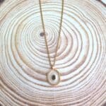 Κολιέ με στρόγγυλο στοιχείο με δίχρωμο σμάλτο - Image 6