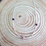 Κολιέ με κρεμ χάντρες και μαργαριτάρια