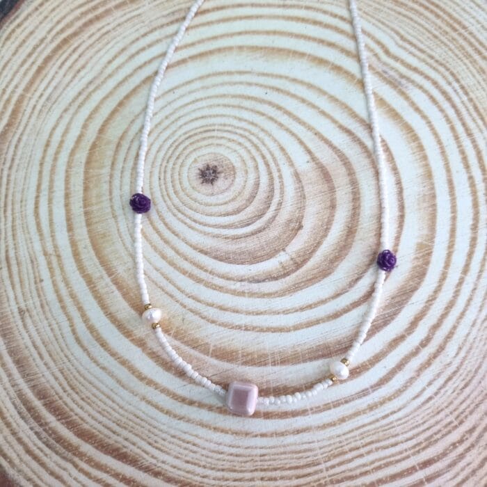 Κ135 Κολιέ με κρεμ χάντρες και μαργαριτάρια - Image 1