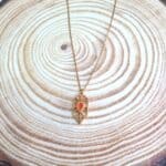 Κολιέ με κρεμαστό στοιχείο με σμάλτο