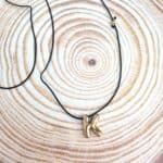 Μακρύ κολιέ με ατσάλινο μονόγραμμα Κ - Image 2