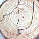 Μακρύ κολιέ με ατσάλινο μονόγραμμα L - Image 2