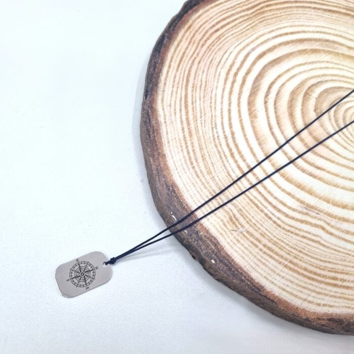 Ατσάλινο κολιέ ταυτότητα με πυξίδα - Image 2