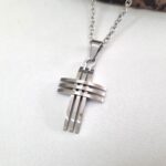 Ατσάλινο κολιέ με σταυρό - Image 2