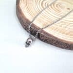 Ατσάλινο κολιέ με νεκροκεφαλή