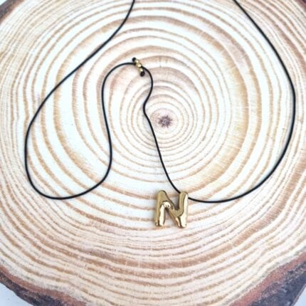 Μακρύ κολιέ με ατσάλινο μονόγραμμα Ν